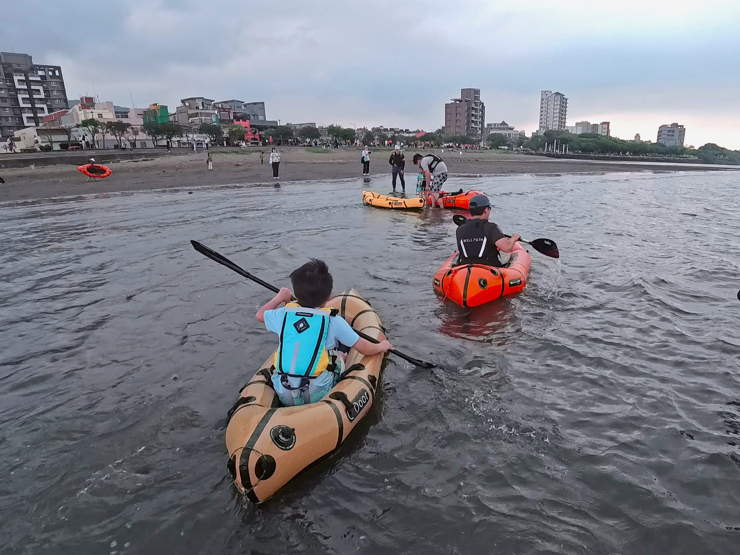近岸淺水區，任何狀況都可以隨時下船上岸