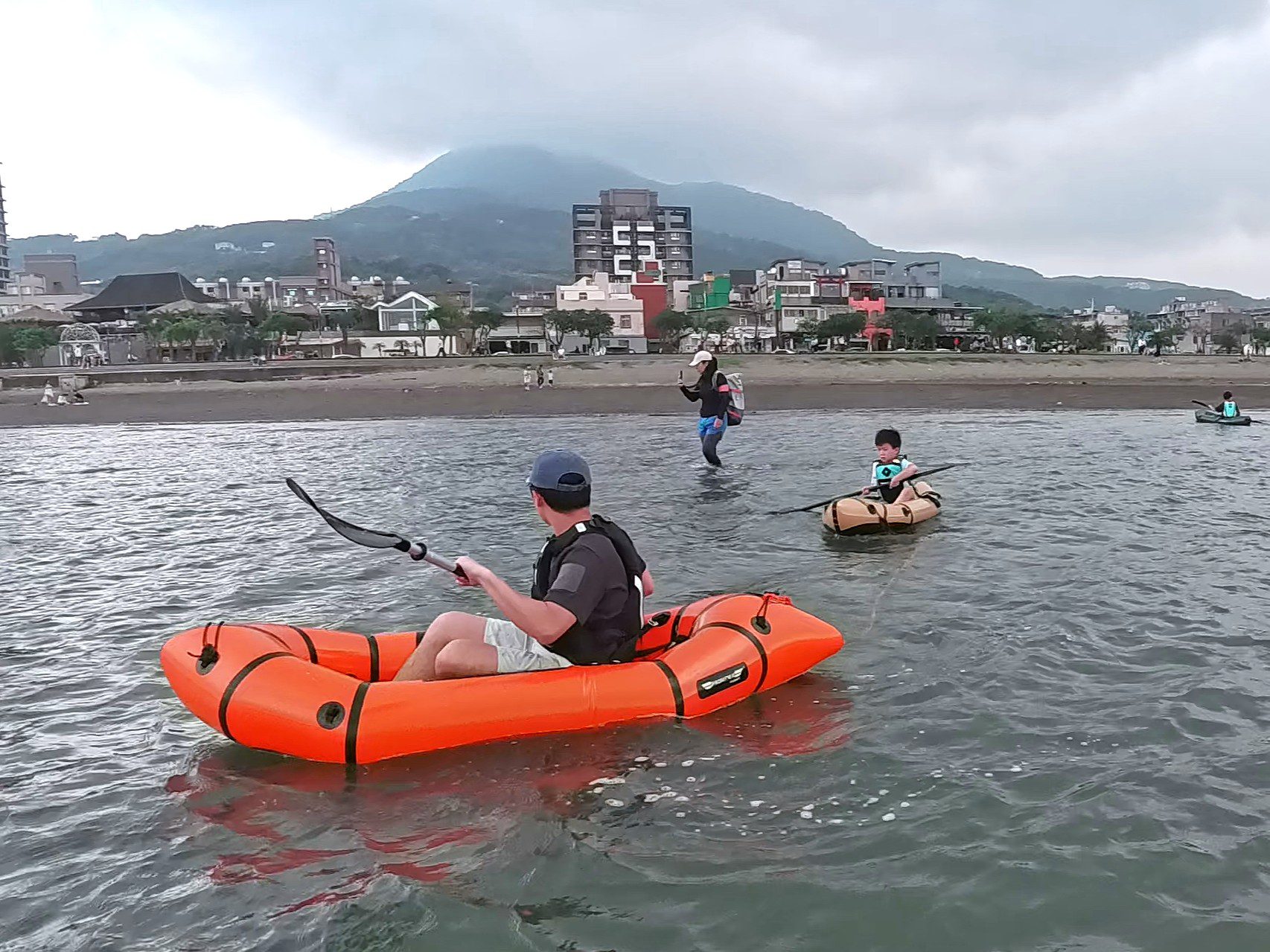 教練也會隨時在附近引導陪伴，記錄美好時刻