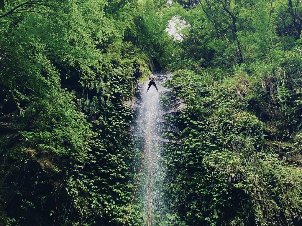 粉鳥林瀑布溪降